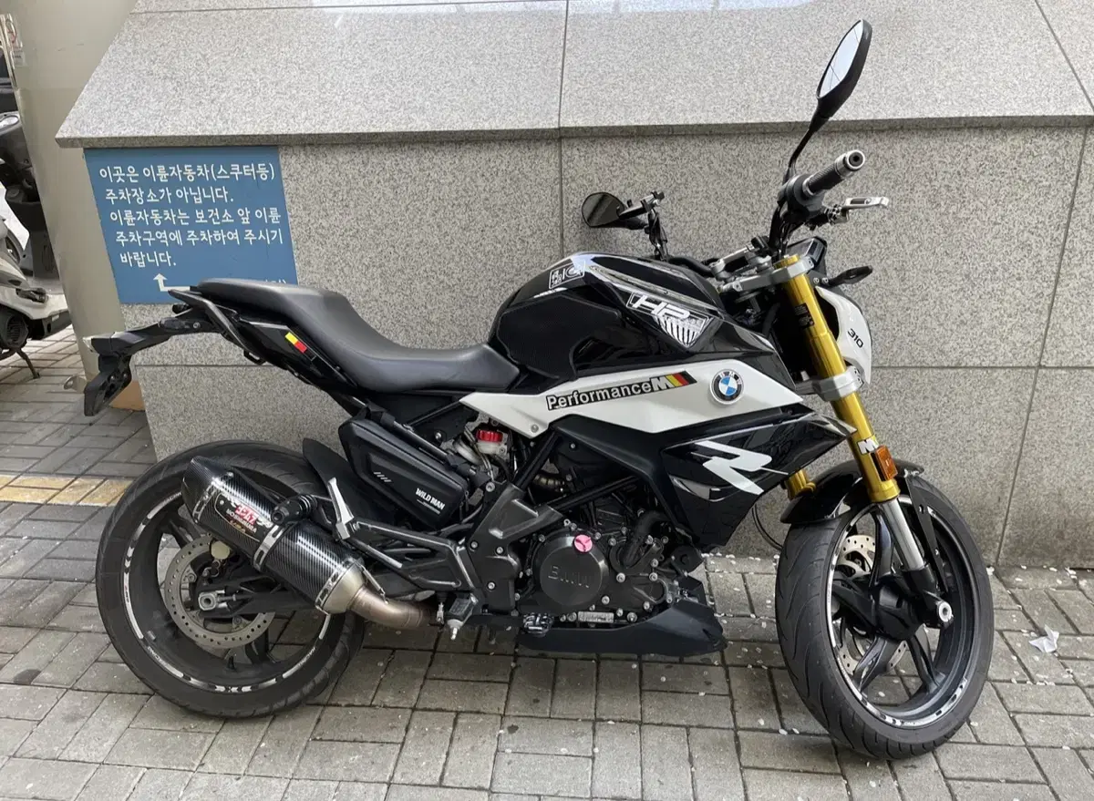 BMW G310r